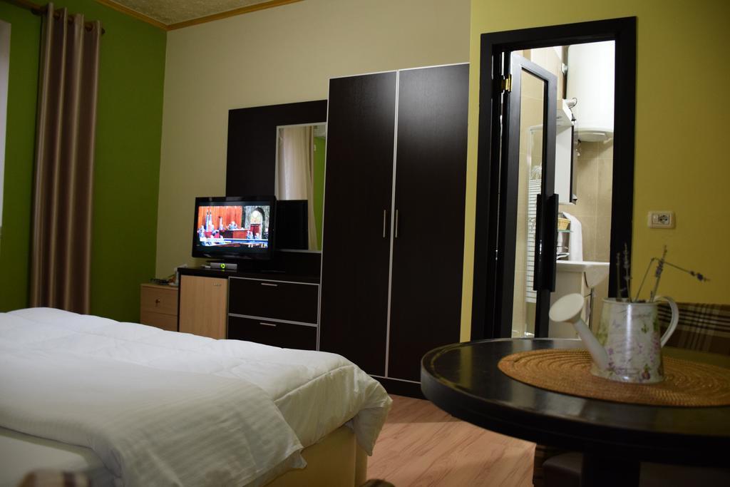 Hotel Eagle Tirana Exteriör bild