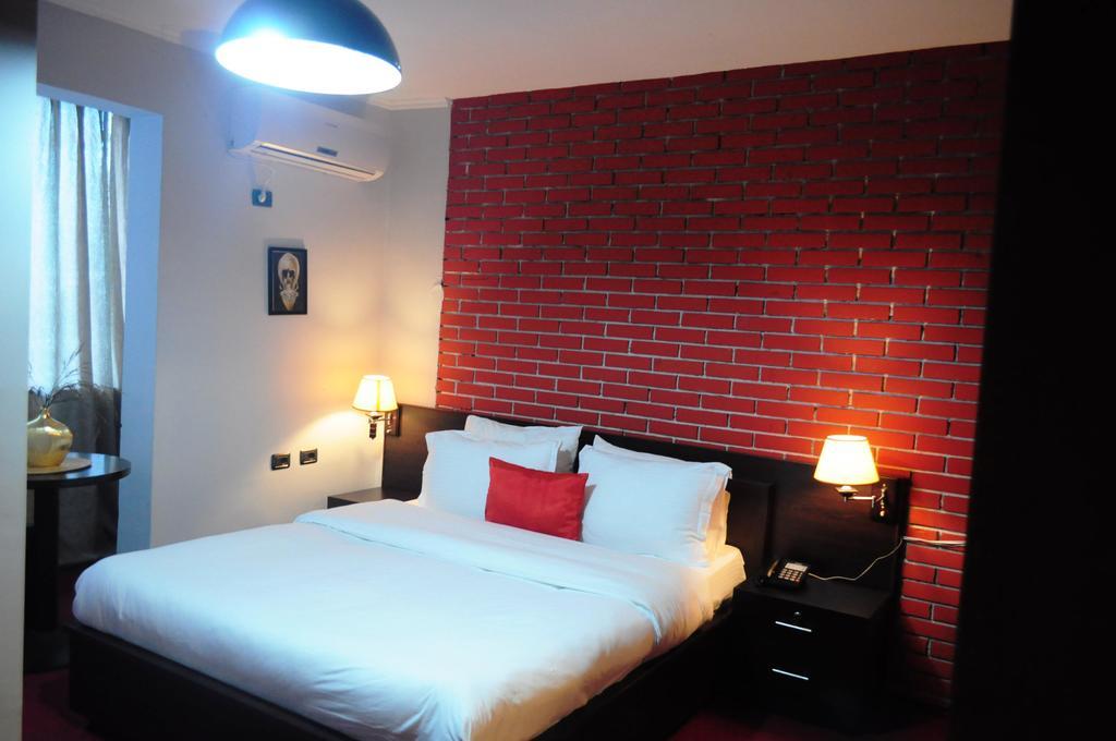 Hotel Eagle Tirana Exteriör bild