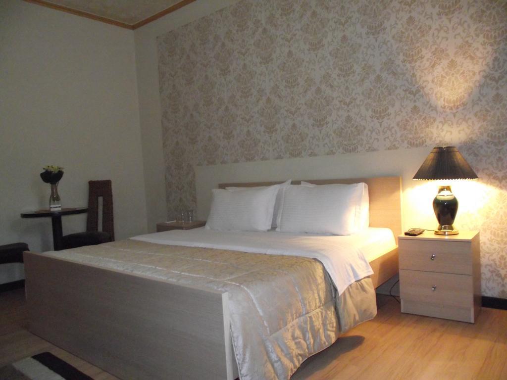 Hotel Eagle Tirana Exteriör bild