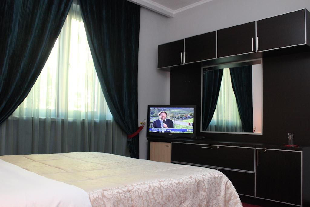 Hotel Eagle Tirana Exteriör bild