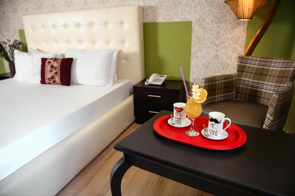 Hotel Eagle Tirana Exteriör bild