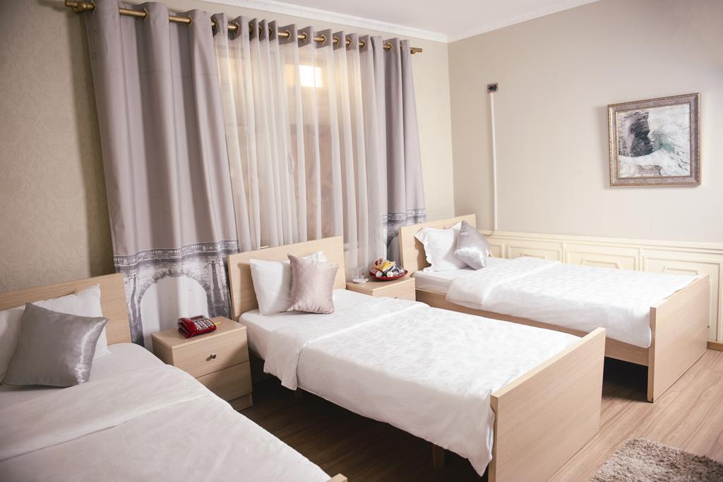 Hotel Eagle Tirana Exteriör bild