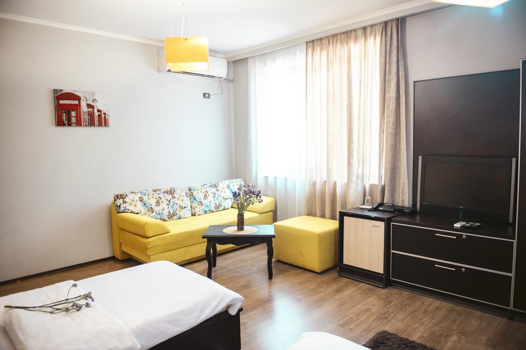 Hotel Eagle Tirana Exteriör bild