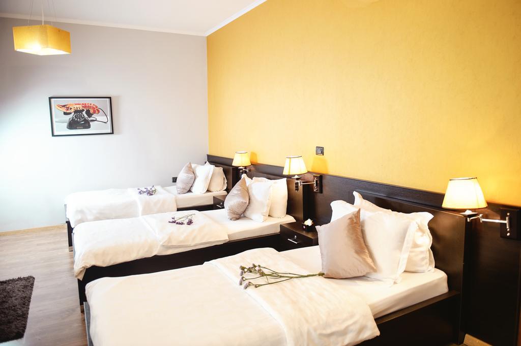 Hotel Eagle Tirana Exteriör bild