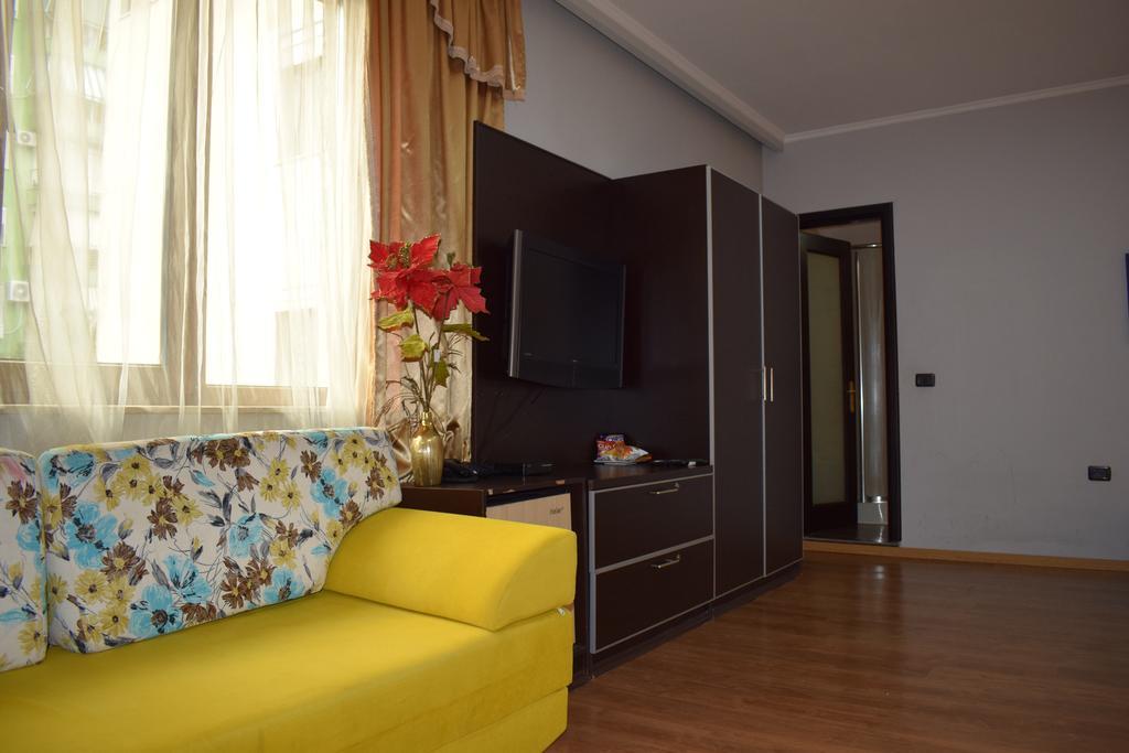 Hotel Eagle Tirana Exteriör bild