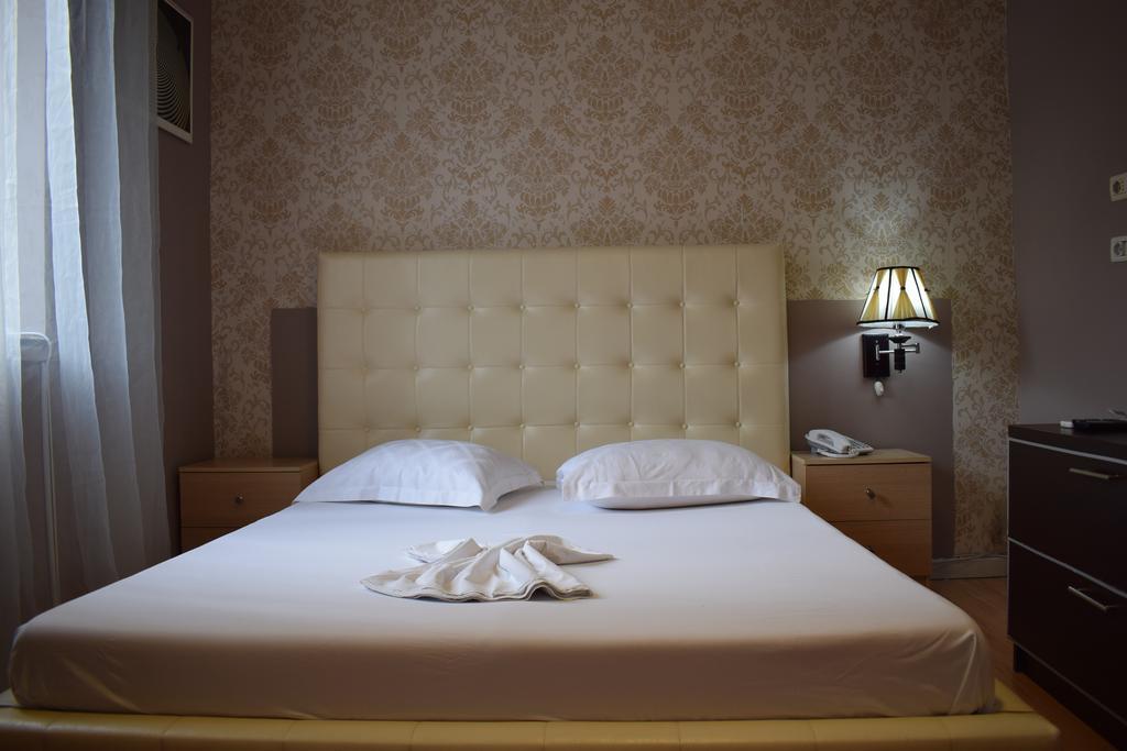 Hotel Eagle Tirana Exteriör bild