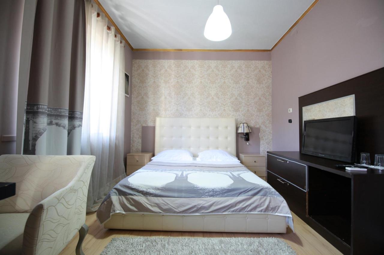 Hotel Eagle Tirana Exteriör bild